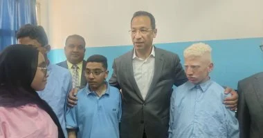 «وزارة الاتصالات» توجه بربط مدرسة للمكفوفين ببني سويف بالألياف الضوئية وتقنيات الجيل الخامس