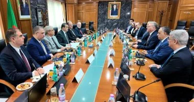 وزير البترول يبحث مع نظيره الجزائري تعزيز الشراكة الاستراتيجية في قطاع الطاقة