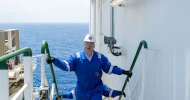 وزير البترول يتفقد بدء أعمال الحفر بحقل نرجس للغاز بالبحر المتوسط