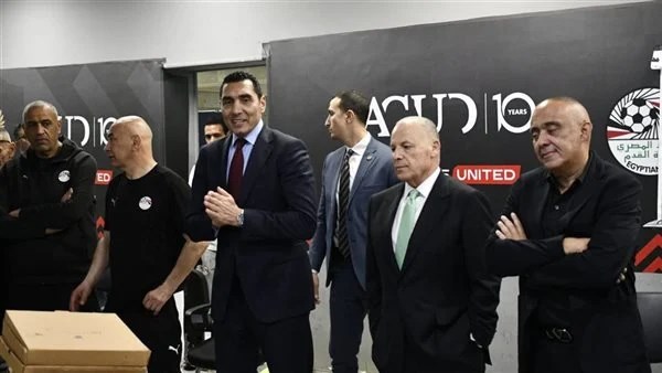 وزير الرياضة لـ نجوم المنتخب: جماهير مصر والقيادة السياسية تثق في قدراتكم