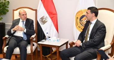 وزير الصناعة : توفير بيئة عمل جاذبة ومستقرة للمستثمر الأجنبي