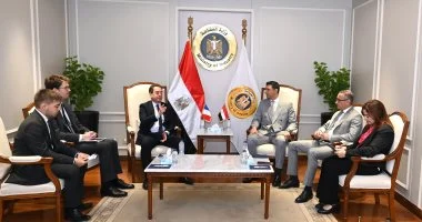 وزير الصناعة يبحث مع سفير فرنسا  نقل التكنولوجيا