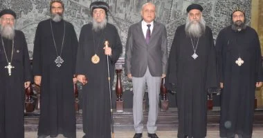 وفد كنسي من كهنة وقساوسة إسنا وأرمنت يهنئون محافظ الأقصر بعيد الأضحى