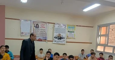 وكيل تعليم القليوبية يتفقد لجان امتحانات النقل ببنها ويحيل مسؤولاً للتحقيق