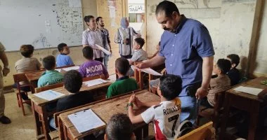 وكيل تعليم سوهاج يتابع امتحانات النقل ويطمئن على مواصفات الورقة الامتحانية