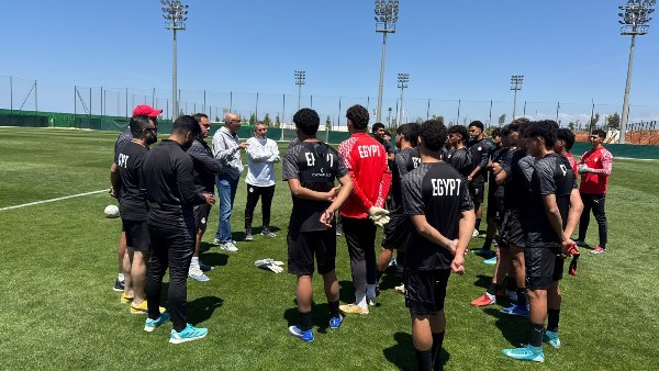 وليد درويش يحفز لاعبي منتخب الناشئين.. وحسين عبد اللطيف: يجب الفوز على إثيوبيا في أمم أفريقيا