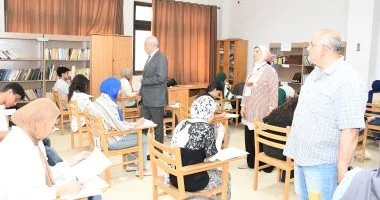 780 طالبًا وطالبة يؤدون امتحانات الفرقتين الثالثة والرابعة بكلية الألسن