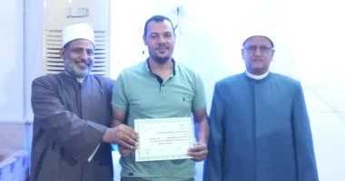 أوقاف سوهاج تسلم شهادات خريجى المركز الثقافى الإسلامى