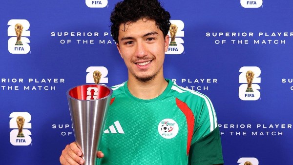 إبراهيم مازا رجل مباراة الجزائر والأردن في كأس العالم