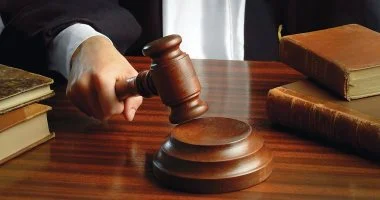 إحالة أوراق المتهمة بقتل طفلة لسرقة قرطها الذهبي إلى المفتي بقنا