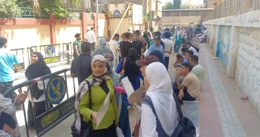 إصابة طالبة بحالة إغماء داخل لجنة الثانوية العامة بالشرقية ونقلها للمستشفى