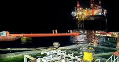 البترول البحرية تبدأ أعمال إنزال الخط البحرى لتنمية حقل غاز  كاموس