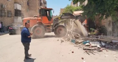 السكرتير العام لمحافظة الإسماعيلية يقود حملة لإزالة التعديات بحي ثالث