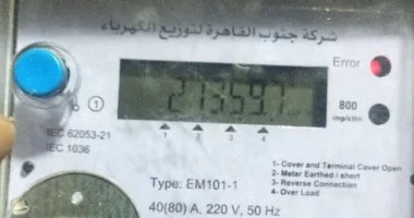القابضة للكهرباء توجه شركات التوزيع بزيادة عدد منافذ تحويل العداد الكودى إلى قانونى