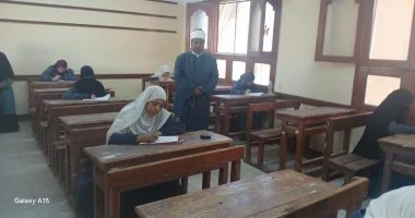 انتظام امتحان الكيمياء لطلاب الثانوية الأزهرية العلمية بلجان الإسماعيلية