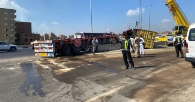 انقلاب سيارة نقل أسطوانات غاز علي طريق القاهرة الإسكندرية الزراعي بقليوب