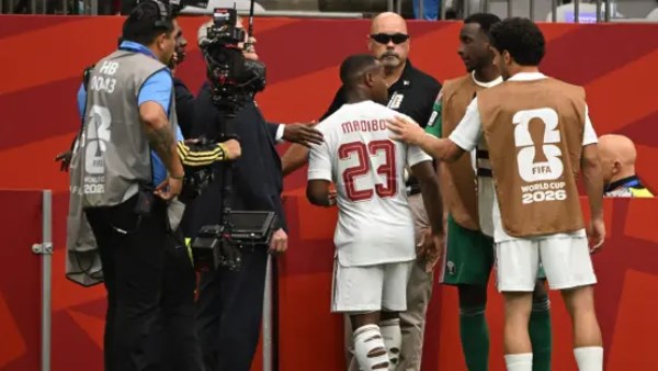 بطاقات حمراء للاعبين العرب.. عاصم ماديبو يدخل تاريخ كأس العالم