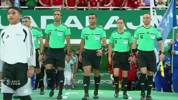 بلا اخطاء.. خالد الغندور يتغنى بالحكام المصريين في كأس العالم