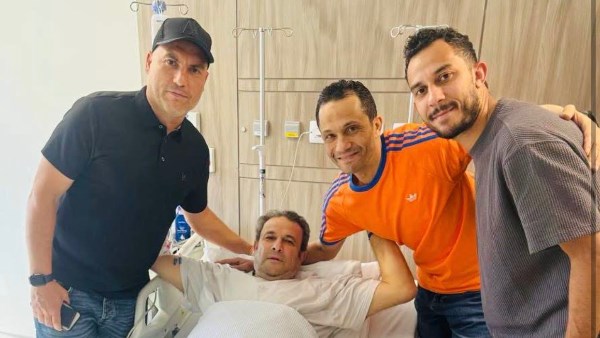 تامر عبدالحميد يطمئن الجمهور على أيمن منصور بعد خضوعه لجراحة في الظهر