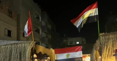 تجمعات بالأعلام أمام الشاشات في الدقهلية لمتابعة مباراة مصر في كأس العالم