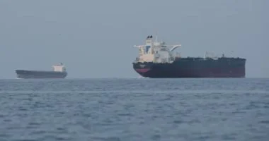 تراجع النفط 4% وخام برنت يسجل 83.75 دولار للبرميل