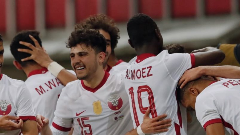 جماهير قطر تستعد لتشجيع العنابي داخل استاد سان فرانسيسكو باي أرينا