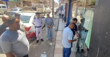 حملة مكبرة لإزالة التعديات والإشغالات بحي ثان الإسماعيلية وغلق 10 محال غير مرخصة