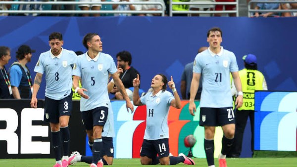 خلافات داخل معسكر أوروجواي.. بيلسا يهاجم لاعبيه قبل مواجهة إسبانيا في كأس العالم