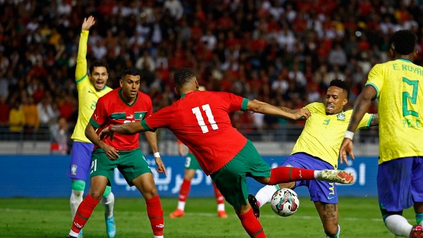 «دياز انضرب على وشه» .. أيمن دجيش يكشف 3 حالات تحكيمية جدلية في مباراة المغرب والبرازيل