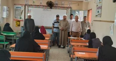 رئيس المنطقة الأزهرية يتابع امتحانات الثانوية من لجنة فتيات عمر بن عبد العزيز بالإسماعيلية