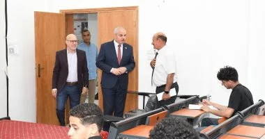 رئيس جامعة القناة يتابع امتحانات الآداب والعلوم الإنسانية