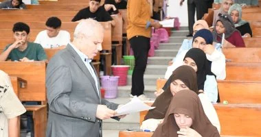 رئيس جامعة القناة يتابع انتظام امتحانات السياحة والفنادق والزراعة