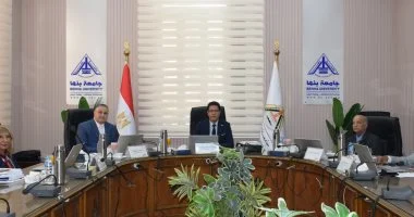 رئيس جامعة بنها يترأس لجنة اختيار عميد كلية الطب البيطرى