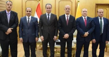 رئيس جامعة بني سويف يستقبل أحمد المسلماني للمشاركة بحفل تخرج كلية السياسة والاقتصاد