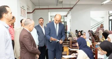 رئيس جامعة دمنهور ونائبه يتفقدان امتحانات كليتي التربية والطفولة المبكرة