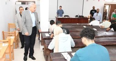 رئيس جامعة قناة السويس يتابع امتحانات 3 كليات.. انتظام باللجان ودعم للطلاب وذوى الهمم