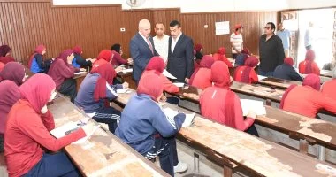 رئيس جامعة قناة السويس يتابع امتحانات كليتى علوم الرياضة والتجارة