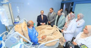 رئيس جامعة كفر الشيخ يتفقد المستشفى الجامعي ويشهد مناقشة أول رسالة ماجستير