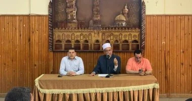 رئيس كفر الشيخ الأزهرية يناقش ما جرى رصده من ملاحظات خلال سير امتحانات الثانوية