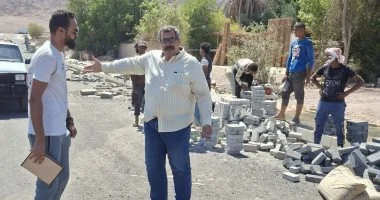 رئيس مدينة نويبع يتابع أعمال تطوير ميدان الترابين