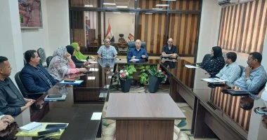 رئيس مركز الخارجة يوجه بسرعة إنجاز طلبات التصالح وتقنين الأراضي