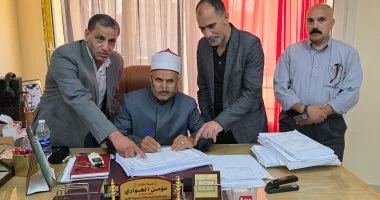 رئيس منطقة الإسماعيلية الأزهرية يتسلم نتائج الشهادتين الابتدائية والإعدادية