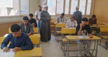 رئيس منطقة سوهاج الأزهرية يتابع امتحان الفيزياء: توفير الأجواء المناسبة للطلاب