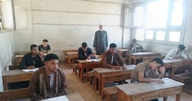 رئيس منطقة سوهاج الأزهرية يتفقد لجان امتحان الإحصاء