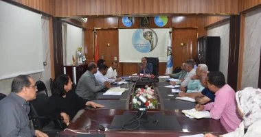 رئيس مياه الأقصر يعقد اجتماع متابعة مشروعات حياة كريمة مع مديرى الإدارات