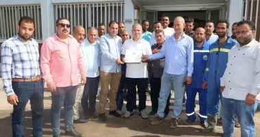 رئيس مياه الفيوم يكرم فريق الصرف الصحي بالمنطقة الجنوبية