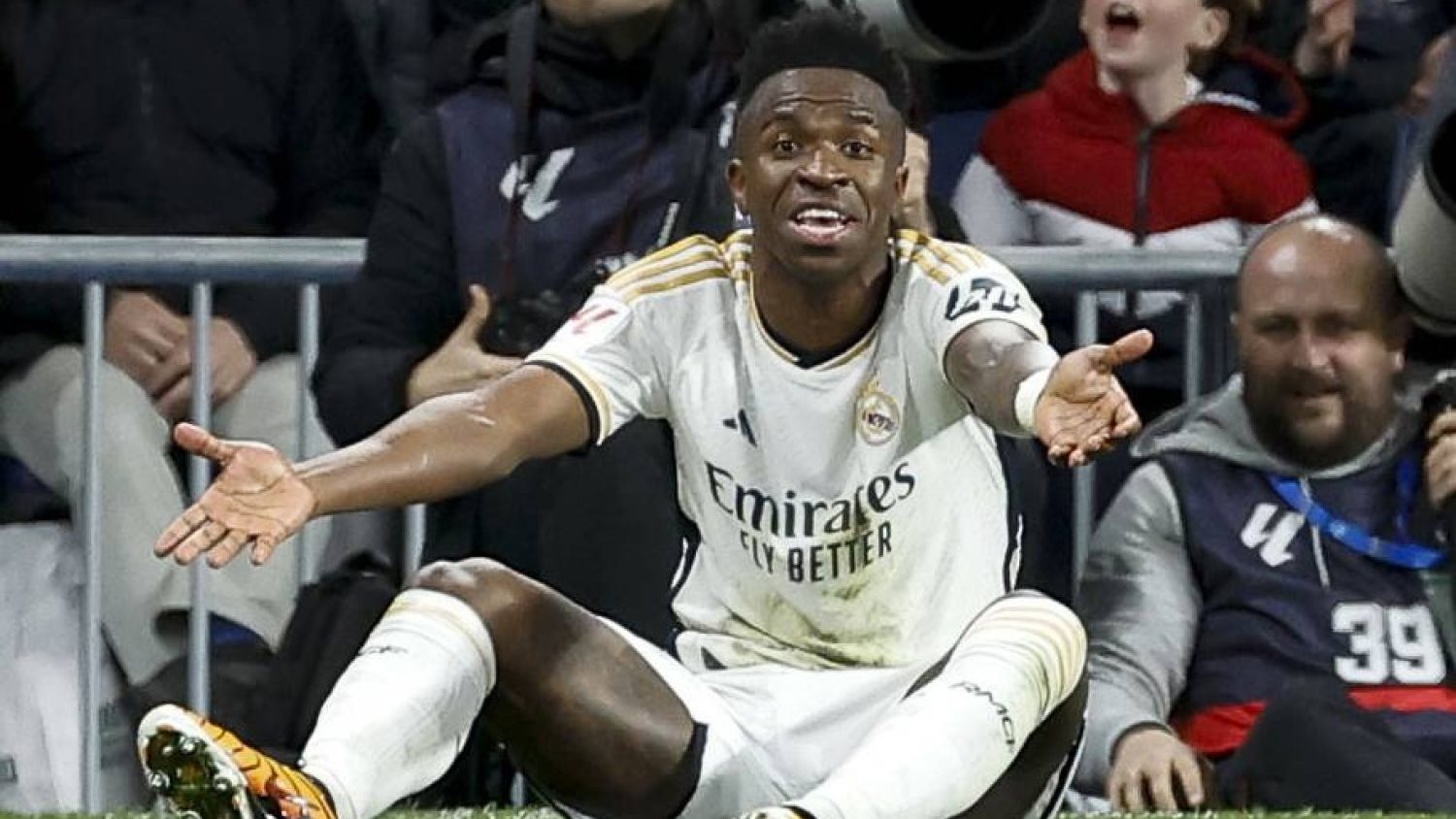 رسالة حاسمة من ريال مدريد إلى «فينيسيوس» بعد تعثر مفاوضات التجديد