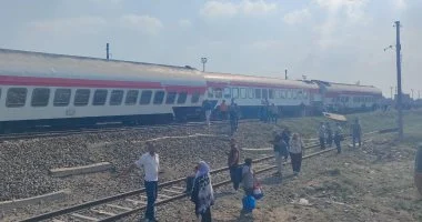 رفع عربتين من قطار كفر الزيات وجارٍ إعادة عربتين أخريين