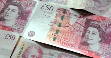 سعر الجنيه الإسترليني يتراجع وسط تكهنات باستقالة كير ستارمر وتصاعد الغموض السياسى
