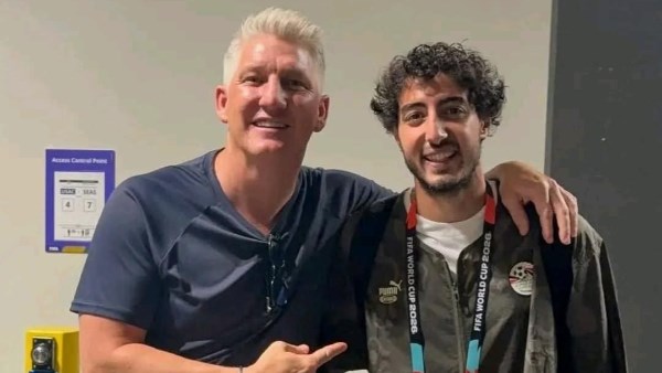 شفاينشتايجر أسطورة الكرة الألمانية يلتقي محمد هاني بعد المباراة.. ماذا قال له؟